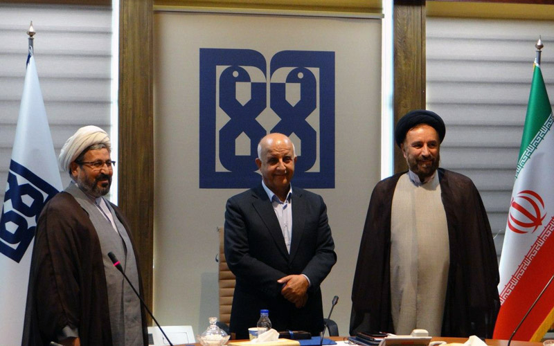 تجلیل مسئول نهاد نمایندگی مقام معظم رهبری در دانشگاه از خدمات رئیس دانشگاه در مدیریت بحران کرونا