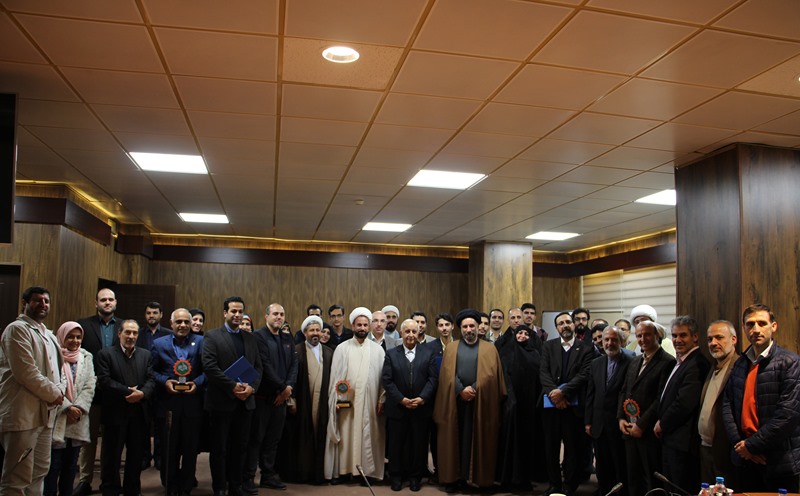 مراسم تجلیل از فعالان قرآنی و برگزیدگان بیست و چهارمین جشنواره قرآن و عترت دانشگاه های علوم پزشکی کشور