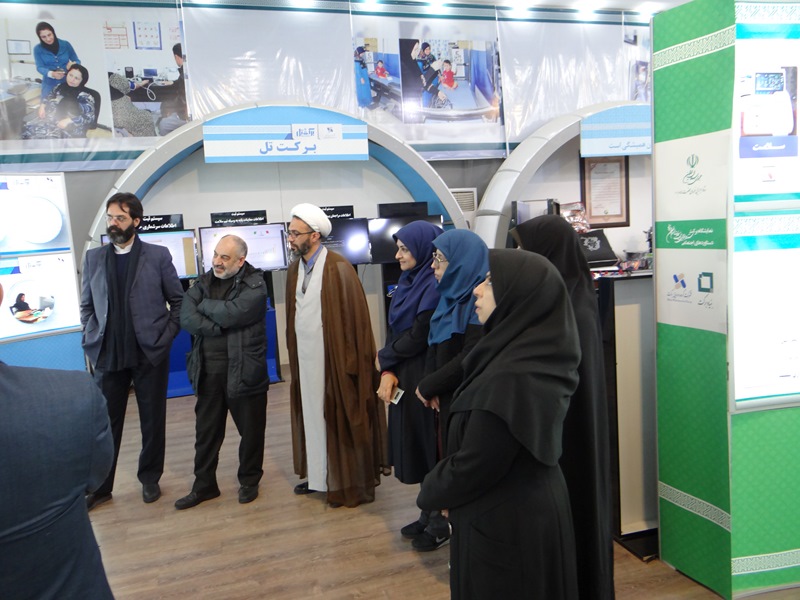بازدید استادان دانشکده توانبخشی از نمایشگاه دستاوردهای ستاد اجرایی فرمان حضرت امام خمینی (ره)