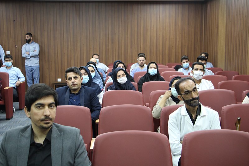 تجلیل از کادر درمانی و مدافعان سلامت بیمارستان یاس با حضور مسئول نهاد