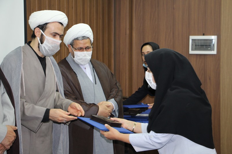 تجلیل از کادر درمانی و مدافعان سلامت بیمارستان یاس با حضور مسئول نهاد