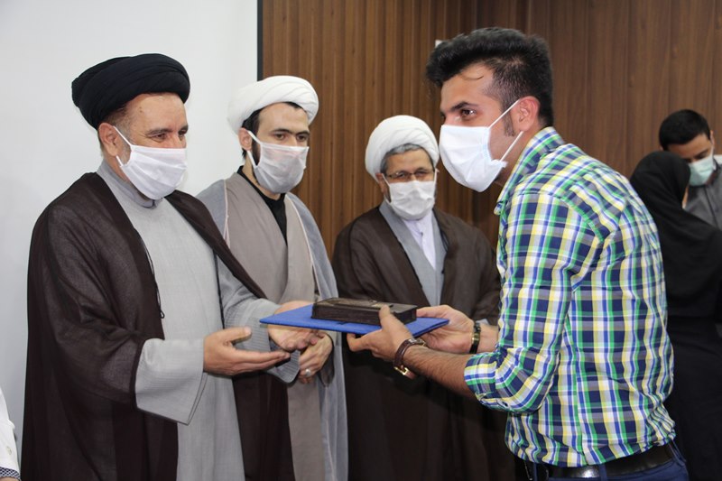تجلیل از کادر درمانی و مدافعان سلامت بیمارستان یاس با حضور مسئول نهاد