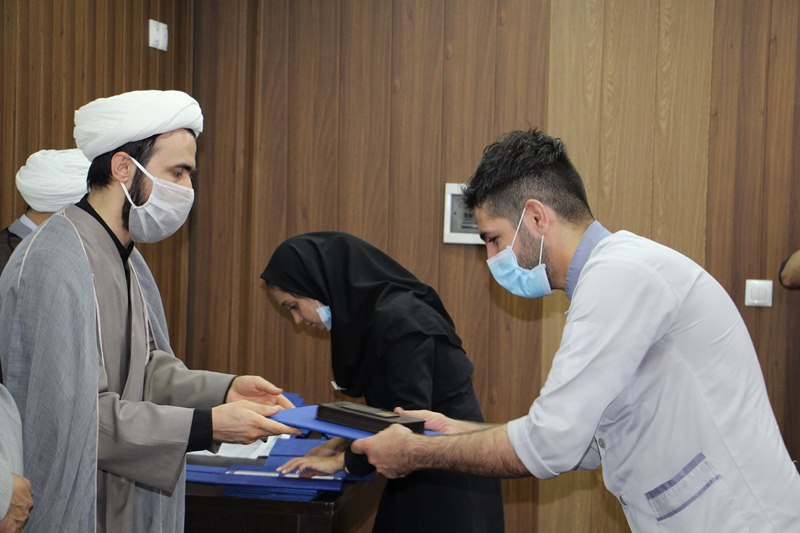 تجلیل از کادر درمانی و مدافعان سلامت بیمارستان یاس با حضور مسئول نهاد