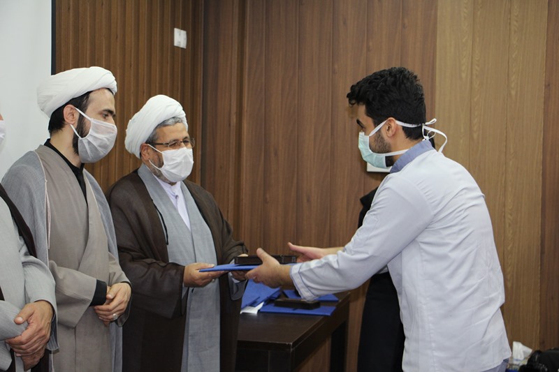 تجلیل از کادر درمانی و مدافعان سلامت بیمارستان یاس با حضور مسئول نهاد