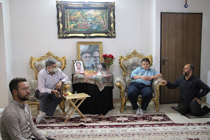 دیدار معاون نهاد نمایندگی مقام معظم رهبری در دانشگاه با خانواده شهید مدافع سلامت، داود غفاری