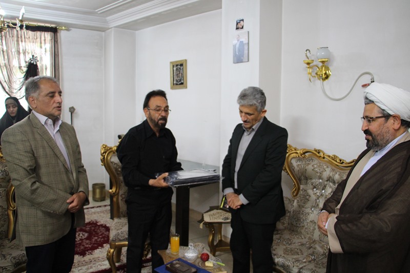 دیدار معاون نهاد نمایندگی مقام معظم رهبری در دانشگاه با خانواده شهید مدافع سلامت، داود غفاری