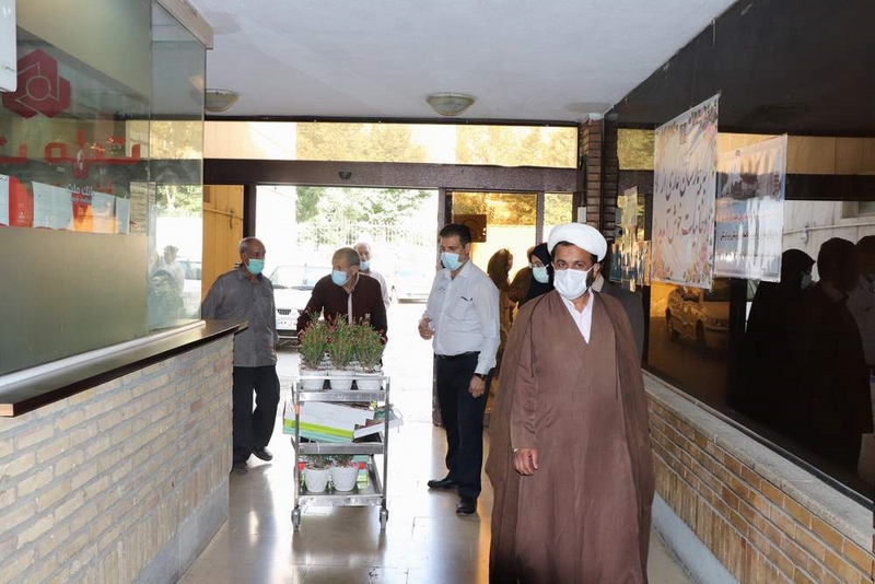 تجلیل از کادر درمانی و مدافعان سلامت بیمارستان ضیائیان به مناسبت دهه کرامت