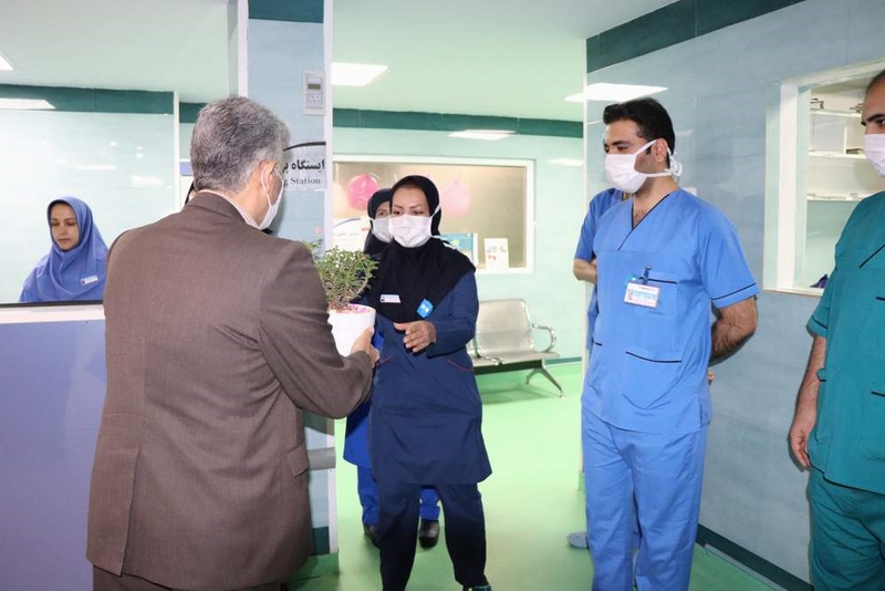 تجلیل از کادر درمانی و مدافعان سلامت بیمارستان ضیائیان به مناسبت دهه کرامت