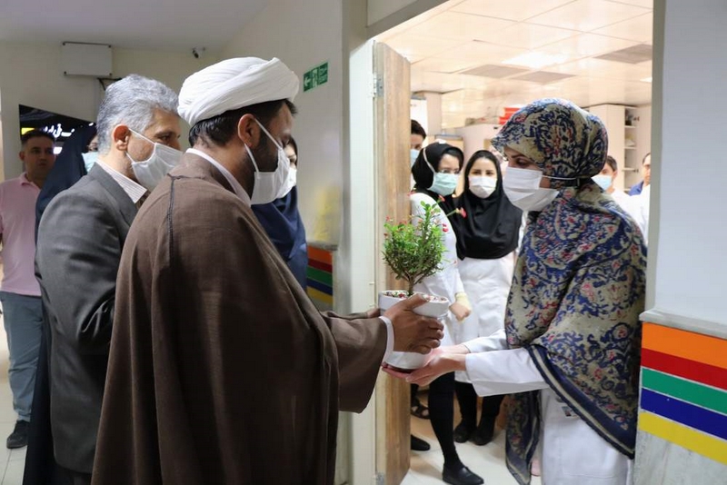 تجلیل از کادر درمانی و مدافعان سلامت بیمارستان ضیائیان به مناسبت دهه کرامت