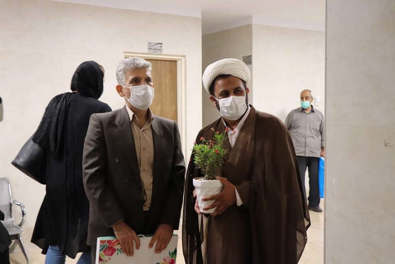 تجلیل از کادر درمانی و مدافعان سلامت بیمارستان ضیائیان به مناسبت دهه کرامت