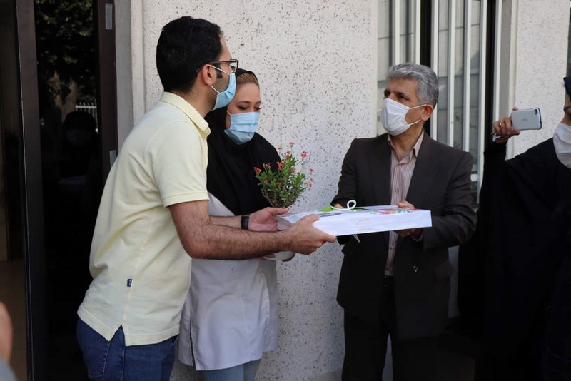 تجلیل از کادر درمانی و مدافعان سلامت بیمارستان ضیائیان به مناسبت دهه کرامت