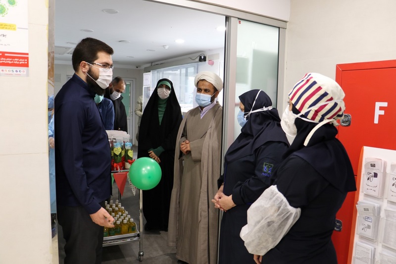 تجلیل از کادر درمانی و مدافعان سلامت بخش‌های کرونای مجتمع بیمارستانی امیراعلم به مناسبت ولادت امام حسن عسکری (ع)