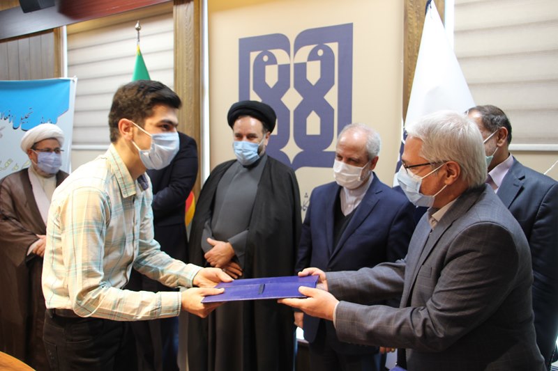 گردهمایی تجلیل از فعالان قرآنی و برگزیدگان بیست و پنجمین جشنواره قرآن و عترت دانشگاه‌های علوم پزشکی کشور