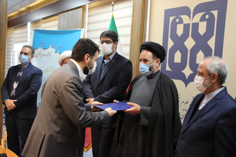 گردهمایی تجلیل از فعالان قرآنی و برگزیدگان بیست و پنجمین جشنواره قرآن و عترت دانشگاه‌های علوم پزشکی کشور