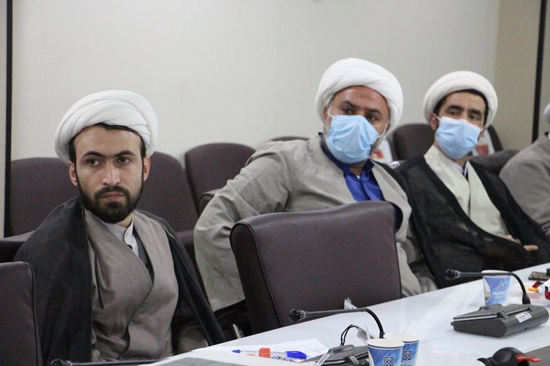 جلسه هم‌اندیشی ائمه جماعات با موضوع «بیانیه گام دوم و نقش روحانیون»