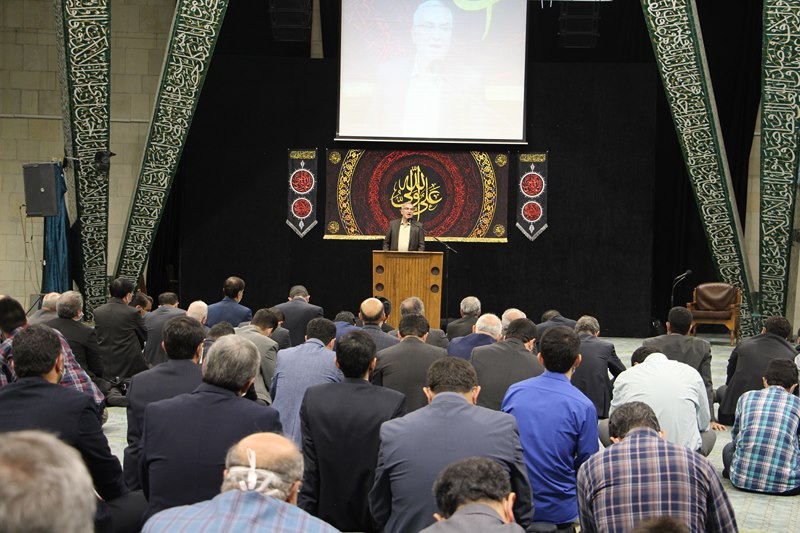 برگزاری مراسم یاران عاشورایی با حضور وزیر بهداشت در مسجد دانشگاه تهران