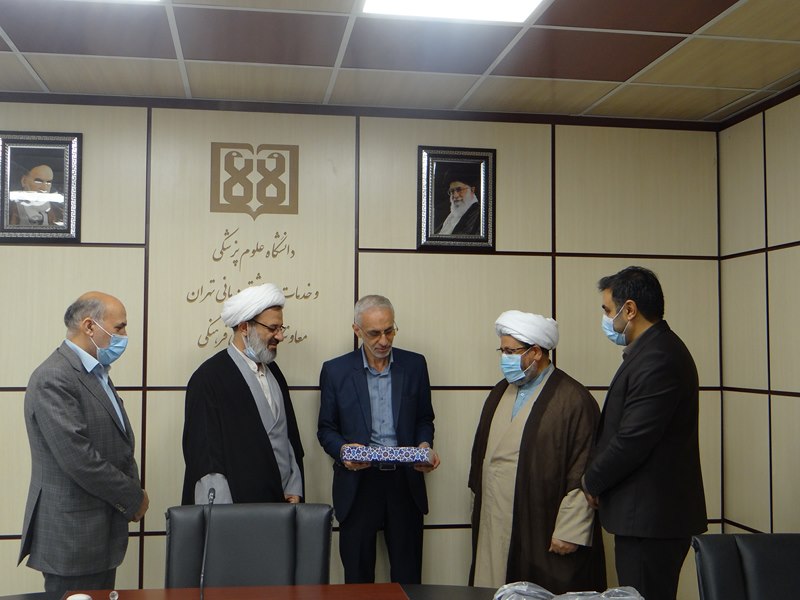مراسم تقدیر از خادم برتر نماز