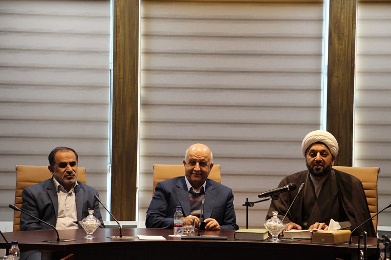 مراسم تجلیل از فعالان قرآنی و برگزیدگان بیست و سومین جشنواره قرآن و عترت دانشگاه های علوم پزشکی کشور