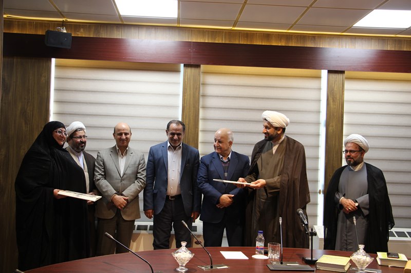 مراسم تجلیل از فعالان قرآنی و برگزیدگان بیست و سومین جشنواره قرآن و عترت دانشگاه های علوم پزشکی کشور