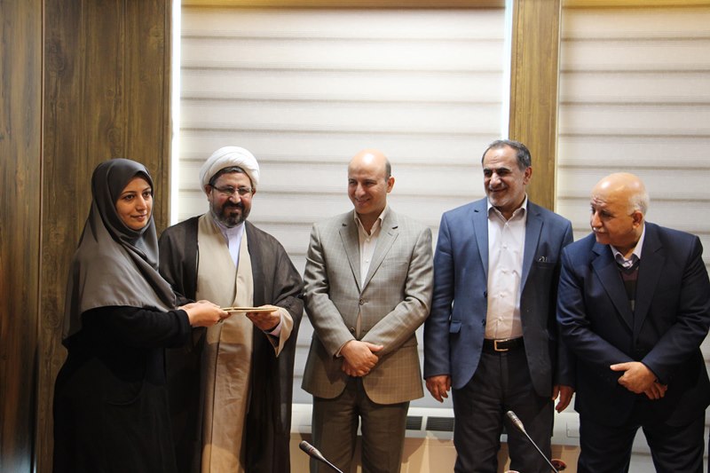 مراسم تجلیل از فعالان قرآنی و برگزیدگان بیست و سومین جشنواره قرآن و عترت دانشگاه های علوم پزشکی کشور