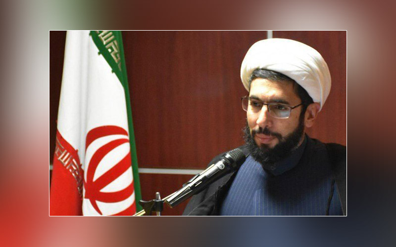 حجت‌الاسلام‌والمسلمین رستمی: کتاب سوزی تبریزیان وهن روحانیت است