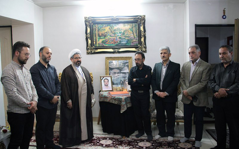 دیدار معاون نهاد نمایندگی مقام معظم رهبری در دانشگاه با خانواده شهید مدافع سلامت، داود غفاری