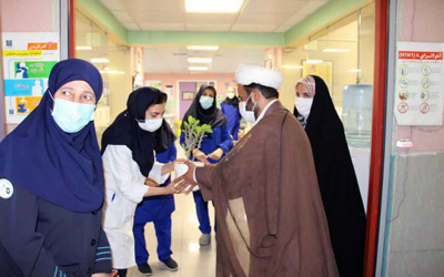 عیادت از دختران بستری و مدافعان سلامت بیمارستان مرکز طبی کودکان به مناسبت ایام دهه کرامت