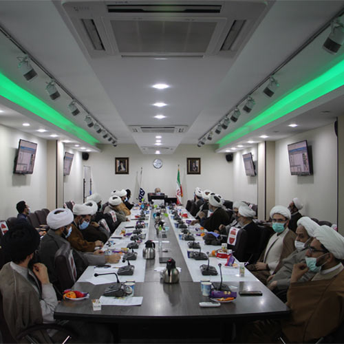 جلسه هم‌اندیشی ائمه جماعات با موضوع «بیانیه گام دوم و نقش روحانیون»