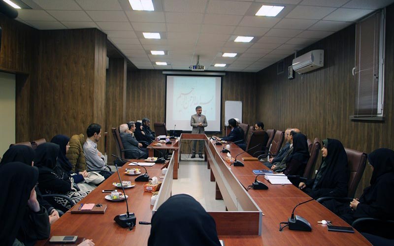 برگزاری نشست هم‌اندیشی استادان با موضوع چالش رفتارهای غیرحرفه‌ای در بالین