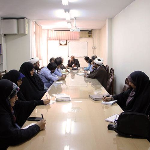 برگزاری جلسه تفسیر سوره احزاب، ویژه کارکنان دفتر نهاد